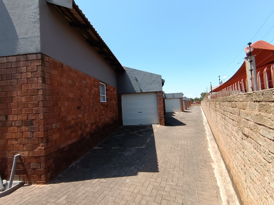 3 Bedroom Property for Sale in Langenhovenpark Free State